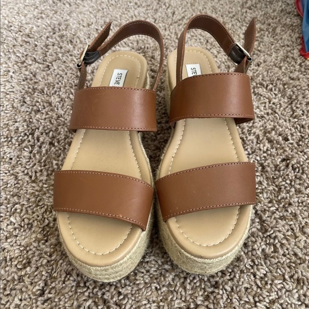 Steve Madden platform sandals size seven brown. Worn once.